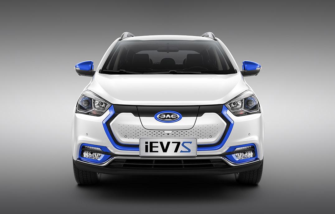 xev-iev7s-front-side-white-vehicle
