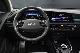 2022-kia-niro-ev-steering-wheel