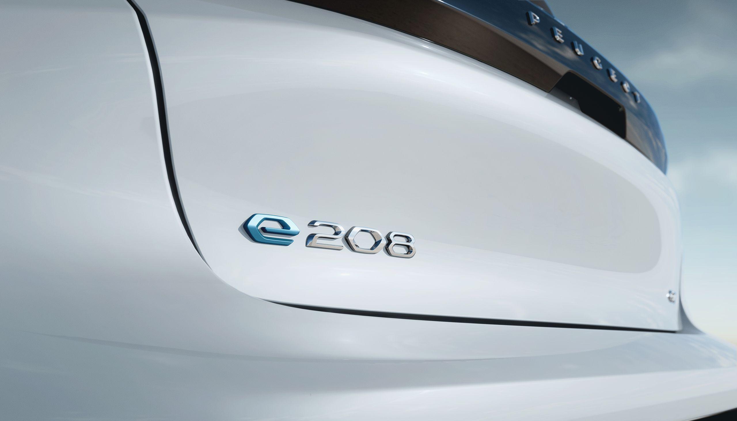2022-peugeot-e-208-rear-badge
