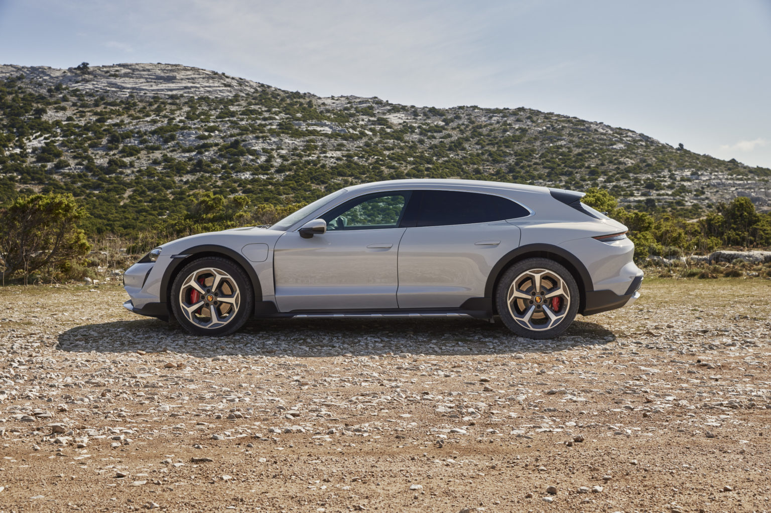 Porsche Taycan Turbo S Cross Turismo