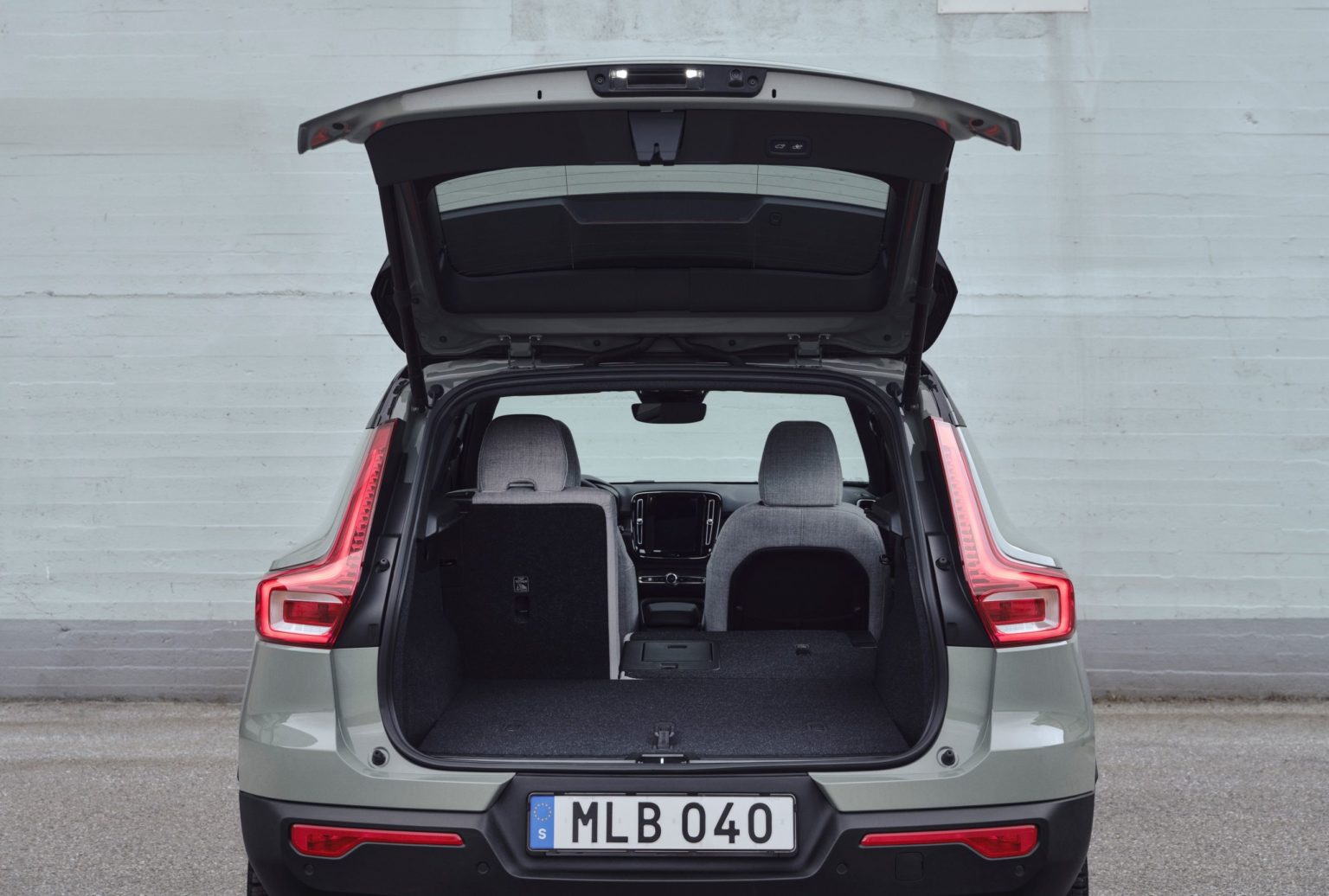 2022 Volvo XC40 Recharge P6