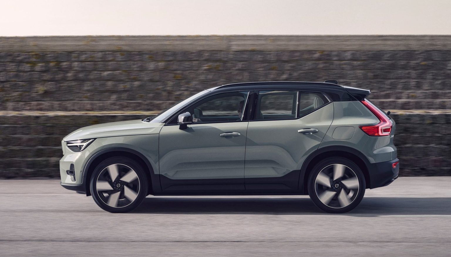 2022 Volvo XC40 Recharge P6