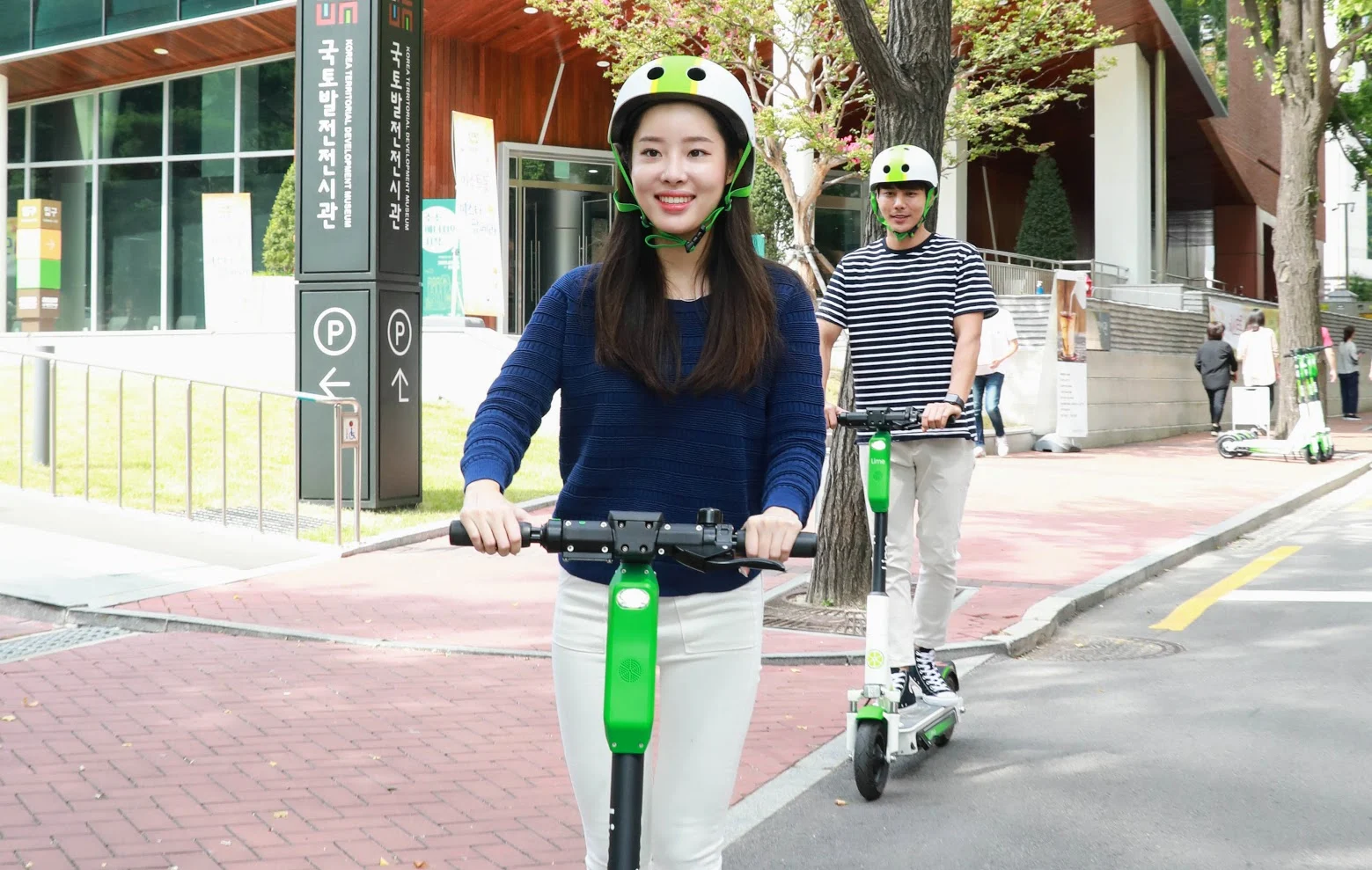 Gas-Powered Delivery Scooters In Seoul Will Go 100% Electric
