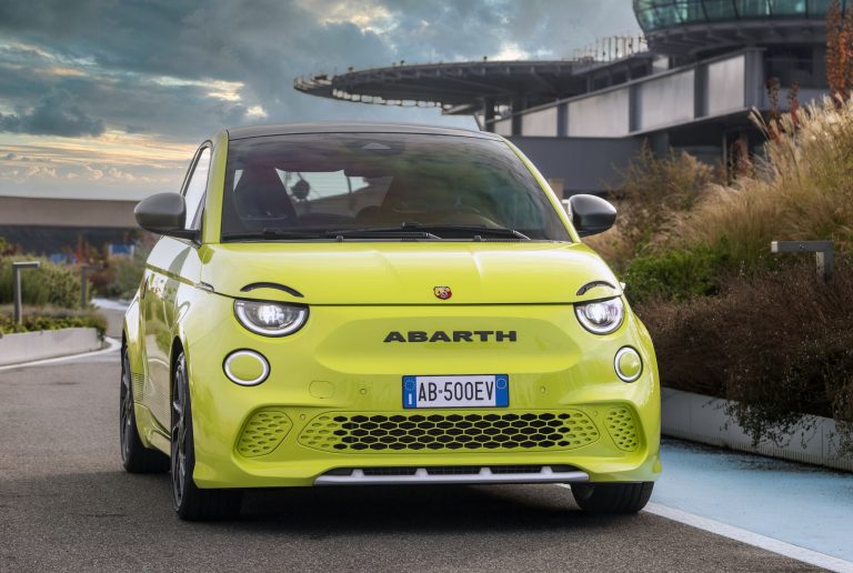 🔋Abarth 500e Features, Price, and Comparisons - Licarco