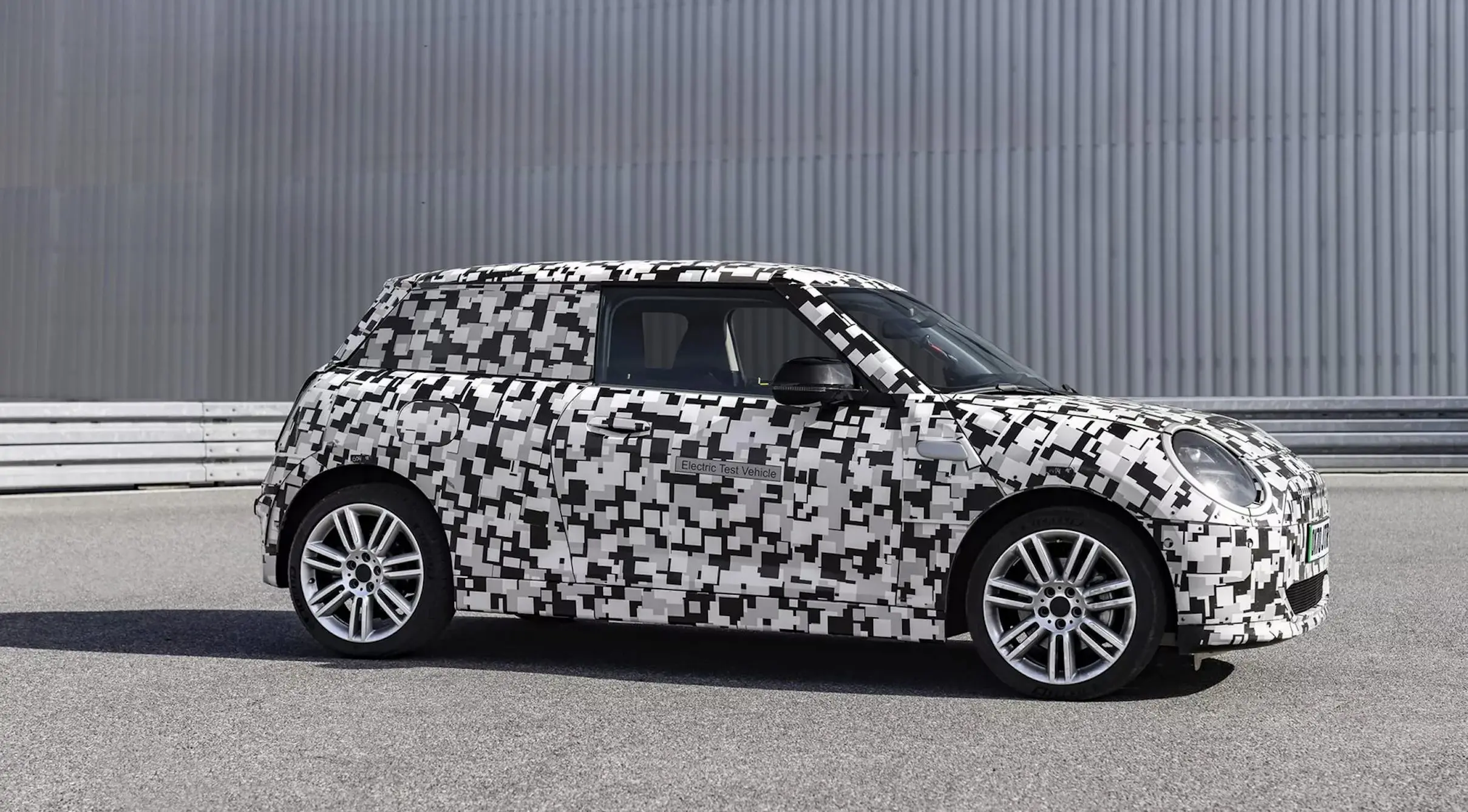 A 240-Mile Range MINI Cooper EV To Debuts in 2024