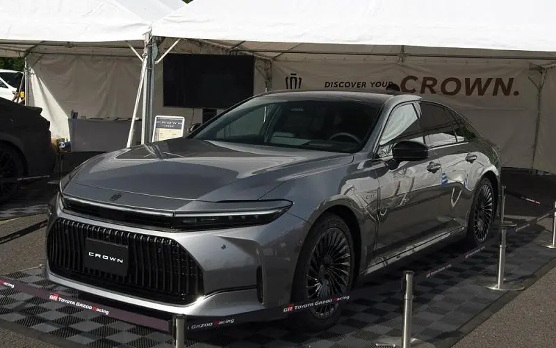 Hidrojen Yakıt Pilli Yeni Toyota: Crown Sedan