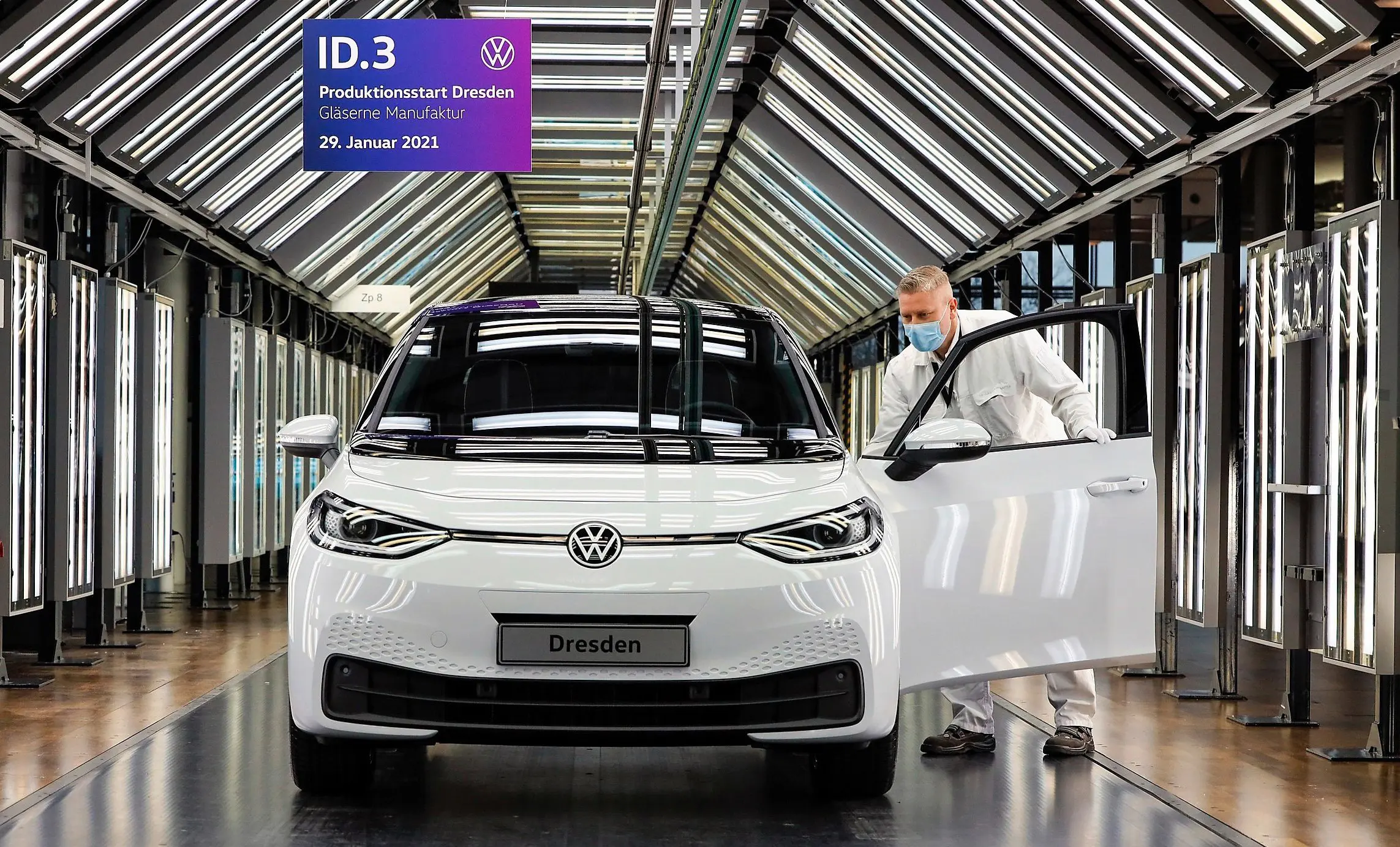 Volkswagen, Elektrikli Araç Fabrikasında Üretimi Durduruyor!