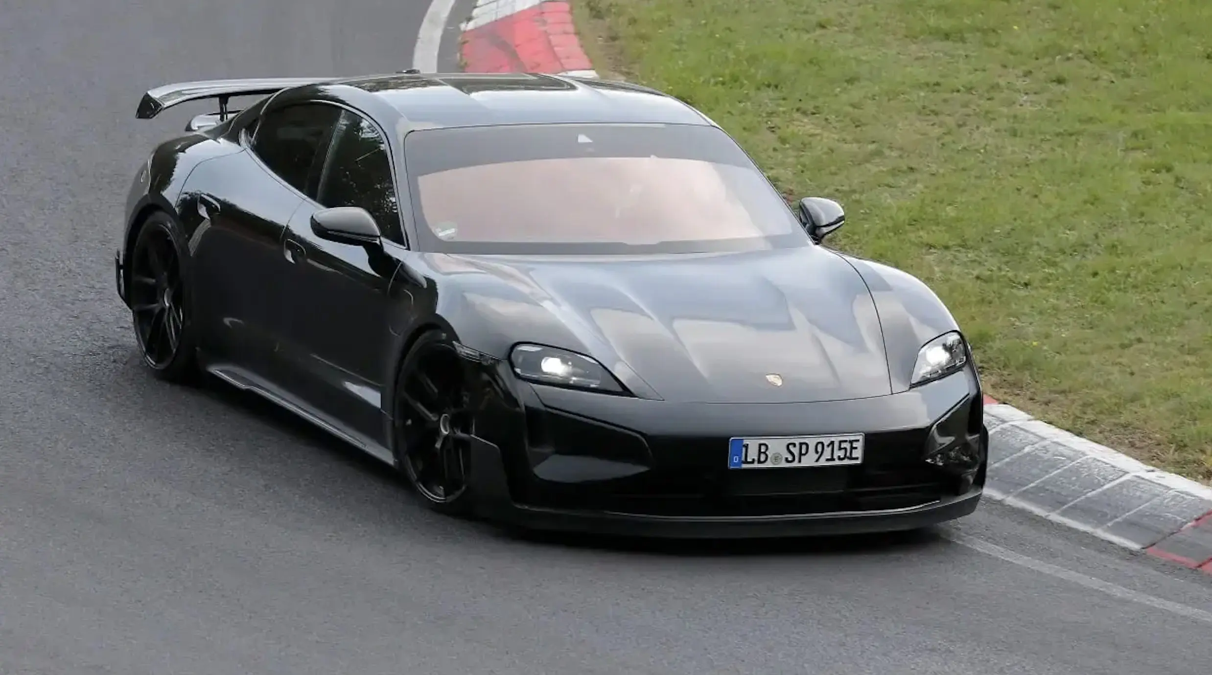 1,000 Horsepower Porsche Taycan Turbo GT Debuted