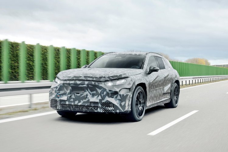 Mercedes'in 24 kg ağırlıkla 486 beygir güce ulaşan motoru yollara çıkıyor!
