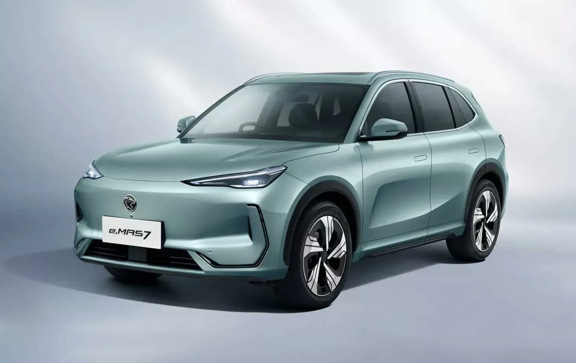 Proton'un ilk elektrikli otomobili resmen satışta! Türkiye'de de satılabilecek!