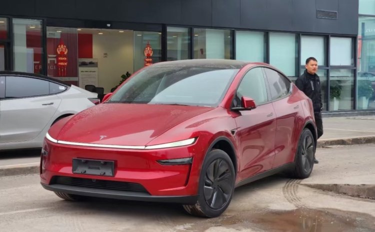 Yeni Tesla Model Y showroom'lara ulaştı. 