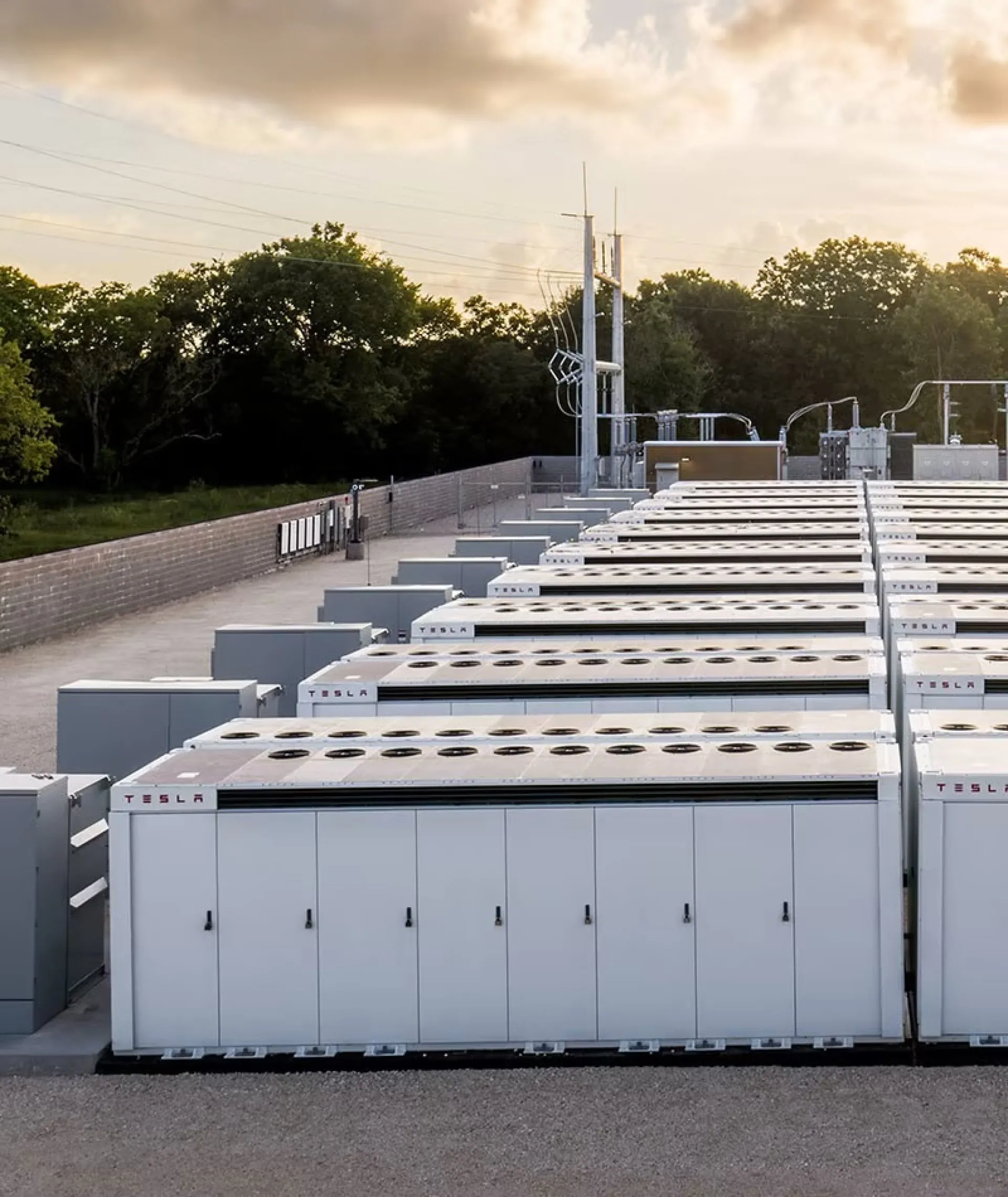 Tesla'nın dev batarya fabrikası resmen açıldı!