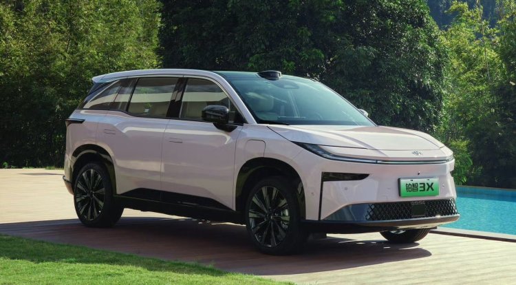 Toyota, iki yılda elektrikli araç üretimini 7 katına çıkaracak!