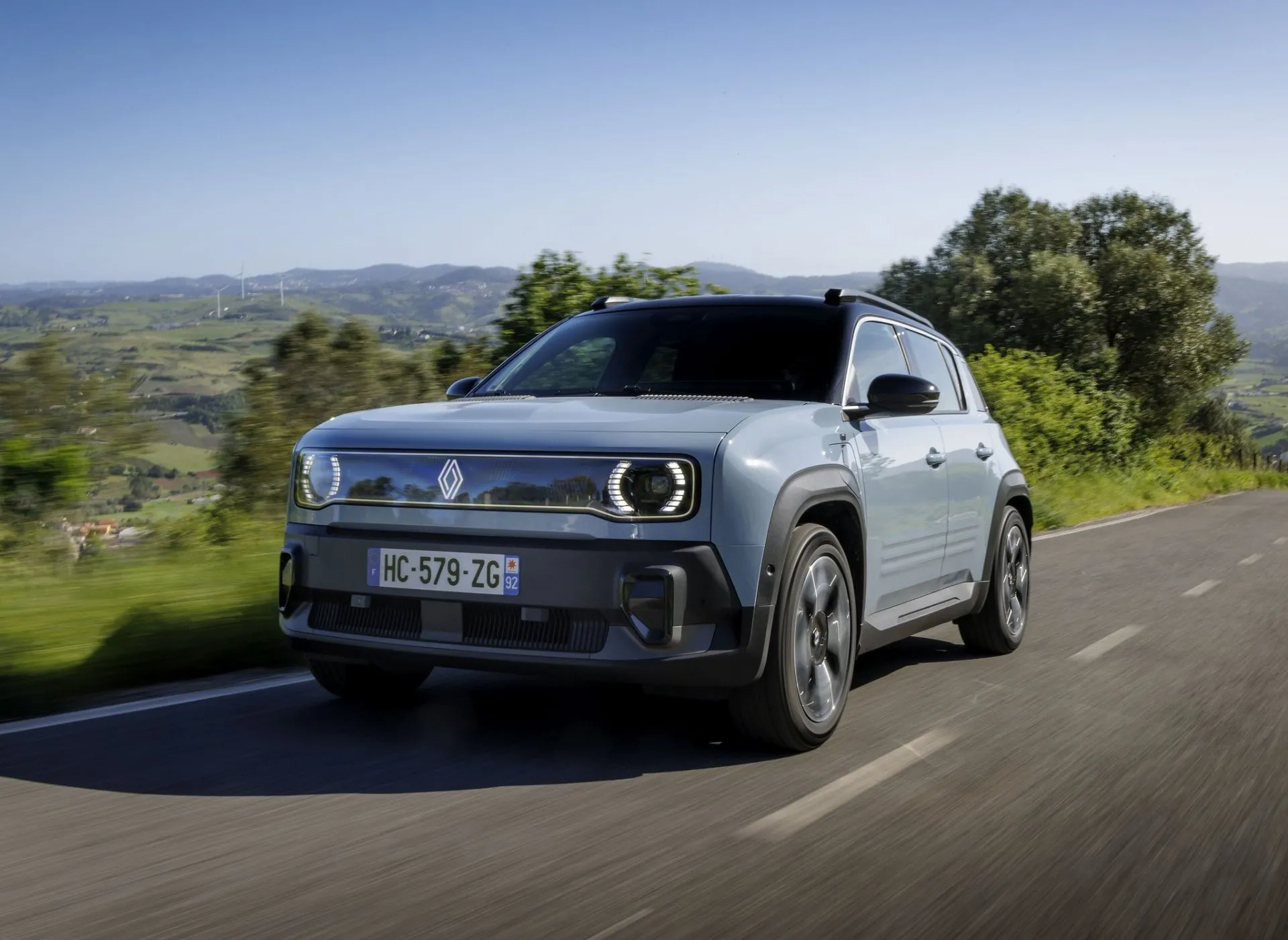 Uygun fiyatlı elektrikli SUV Renault 4 E-Tech satışa çıkıyor!