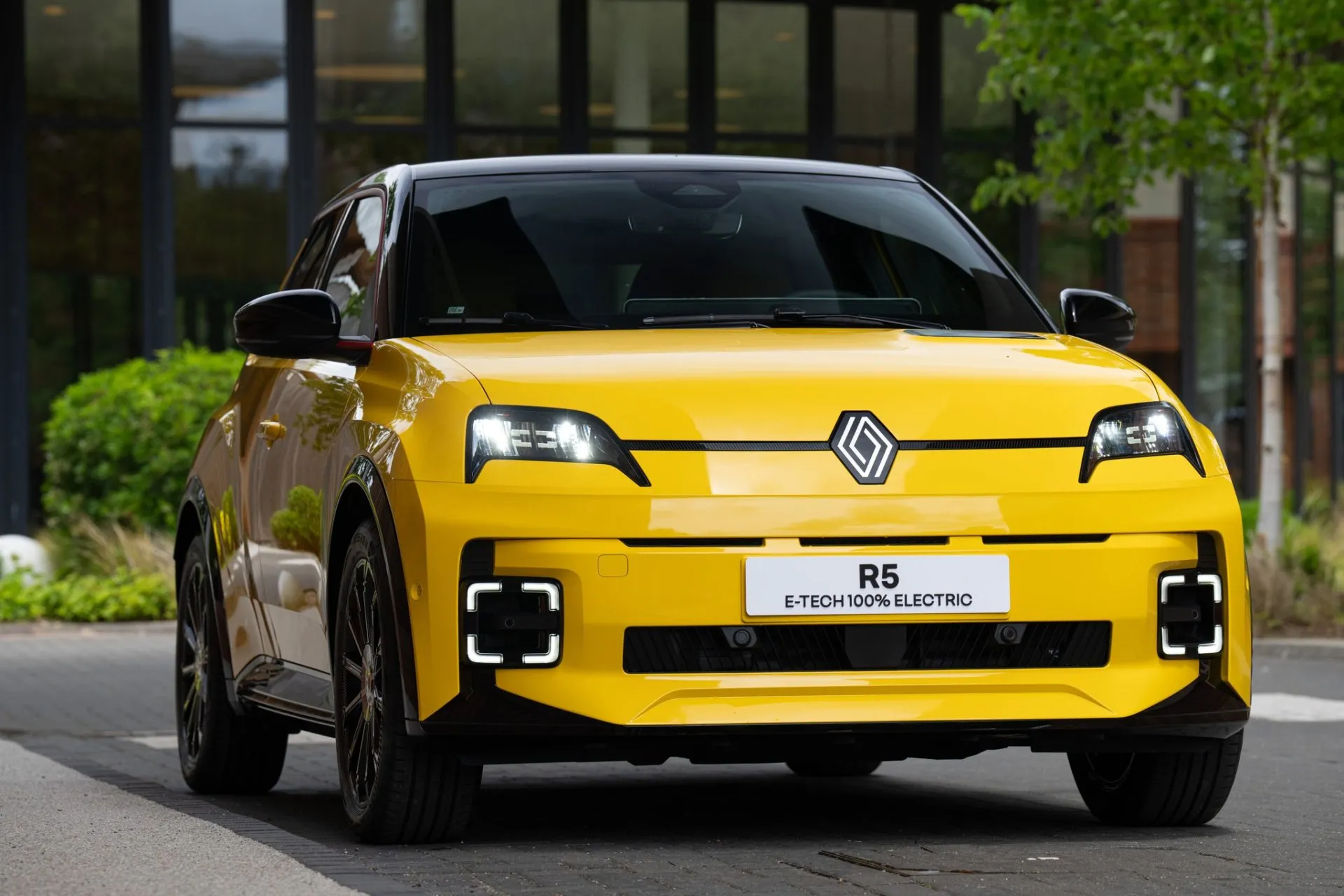 1,45 milyon liraya 300 km menzilli Renault!