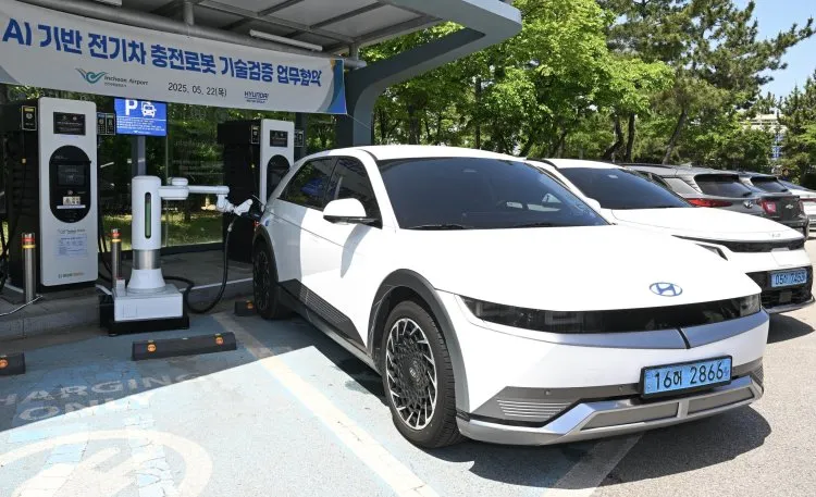 Hyundai begins testing autonomous charging robot!