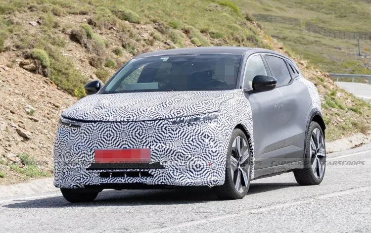 Yeni bataryasıyla makyajlı Renault Megane görüntülendi!