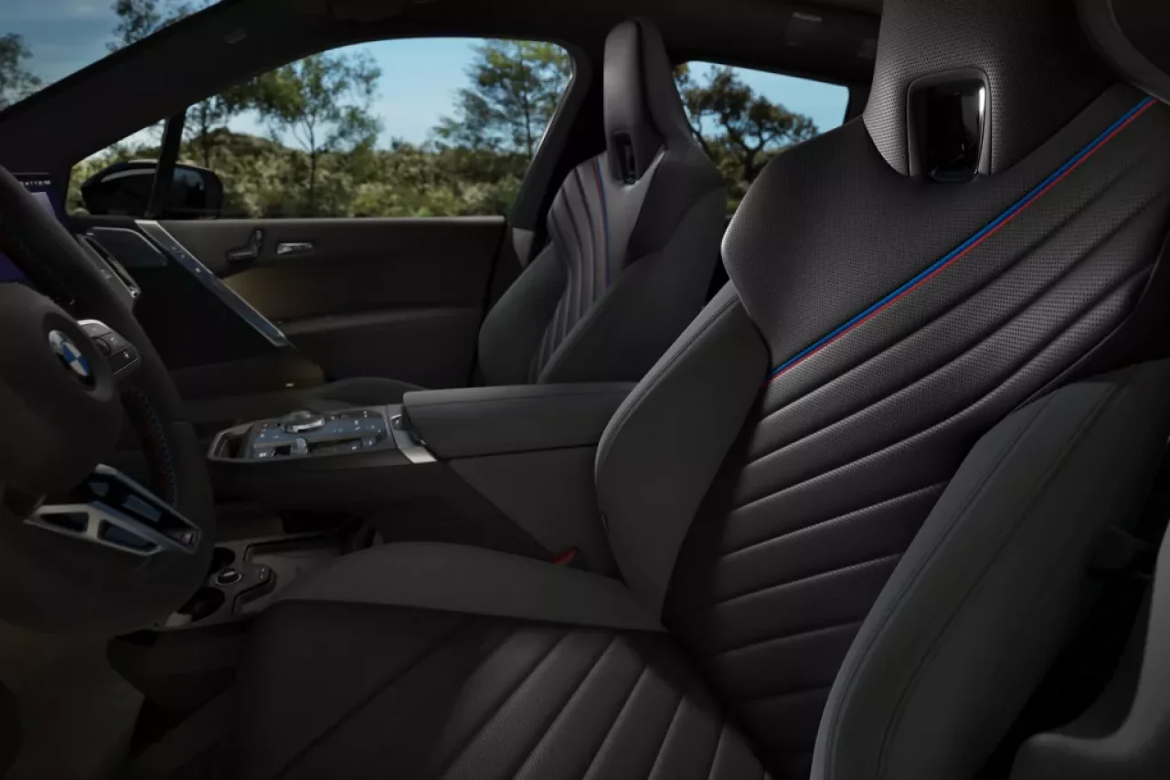 2025 BMW iX M70 xDrive
