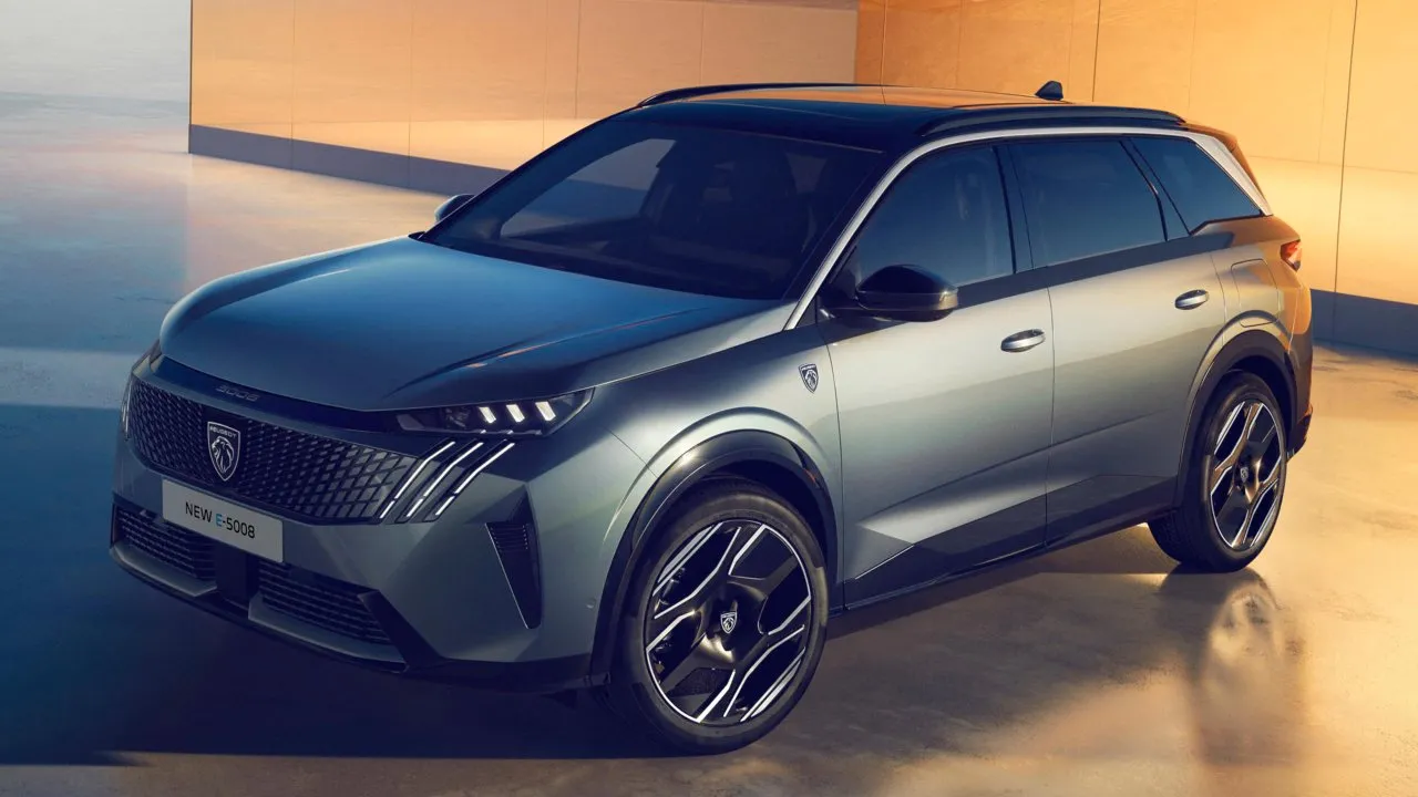 Peugeot E5008