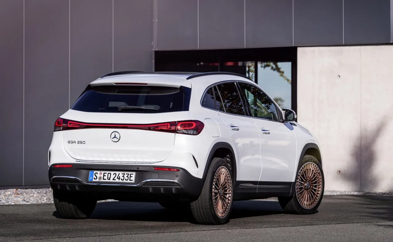 2025 EQA 250+