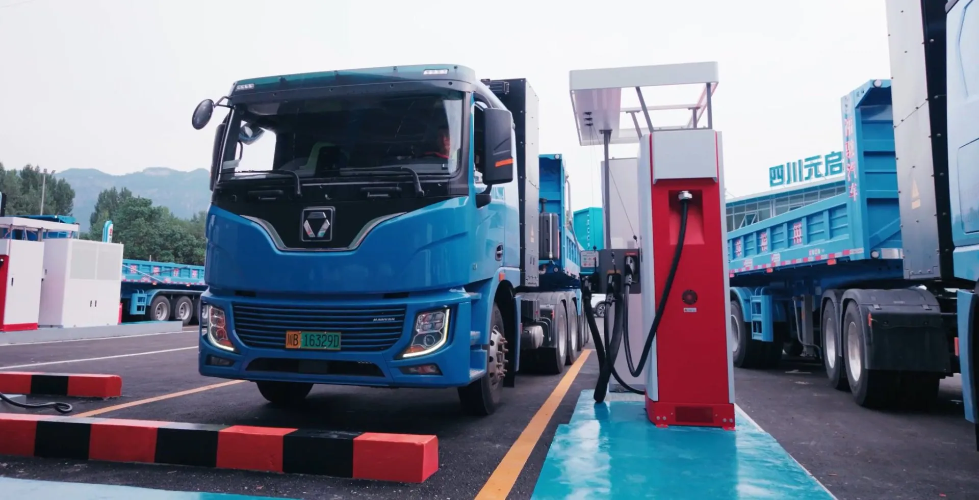 Huawei'den dünyanın en büyük elektrikli tır şarj istasyonu!