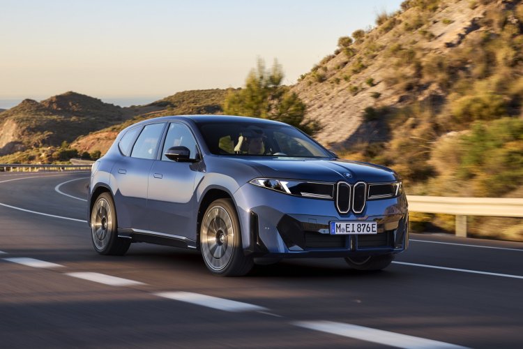 805 km menzile sahip BMW iX3 tanıtıldı!