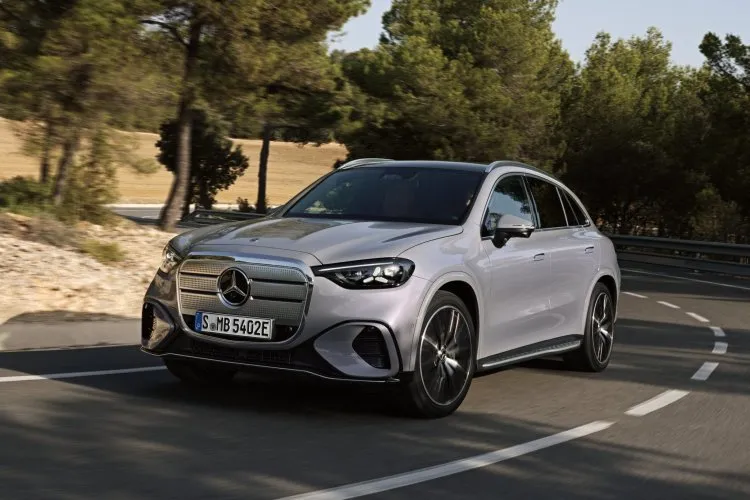 Mercedes'ten 10 dakika şarjla 303 km menzile ulaşan GLC EV!