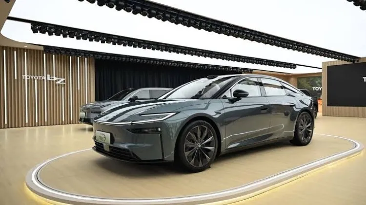 Toyota'dan tamamen elektrikli 'Camry' geliyor!