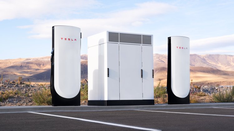 Tesla, 500 kW şarj hızına ulaşan yeni istasyonunu kullanıma sundu!