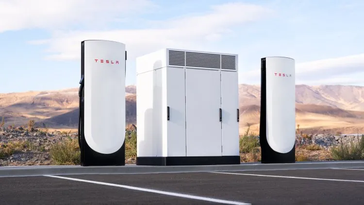 Tesla, 500 kW şarj hızına ulaşan yeni istasyonunu kullanıma sundu!