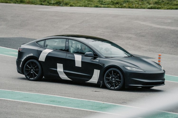 Elektrikli araçlarda verimliliği %20 artıracak çift rotorlu motor geliyor!