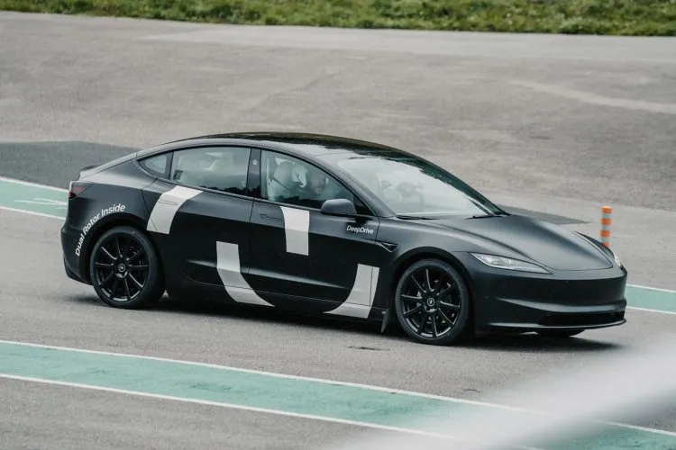 Elektrikli araçlarda verimliliği %20 artıracak çift rotorlu motor geliyor!