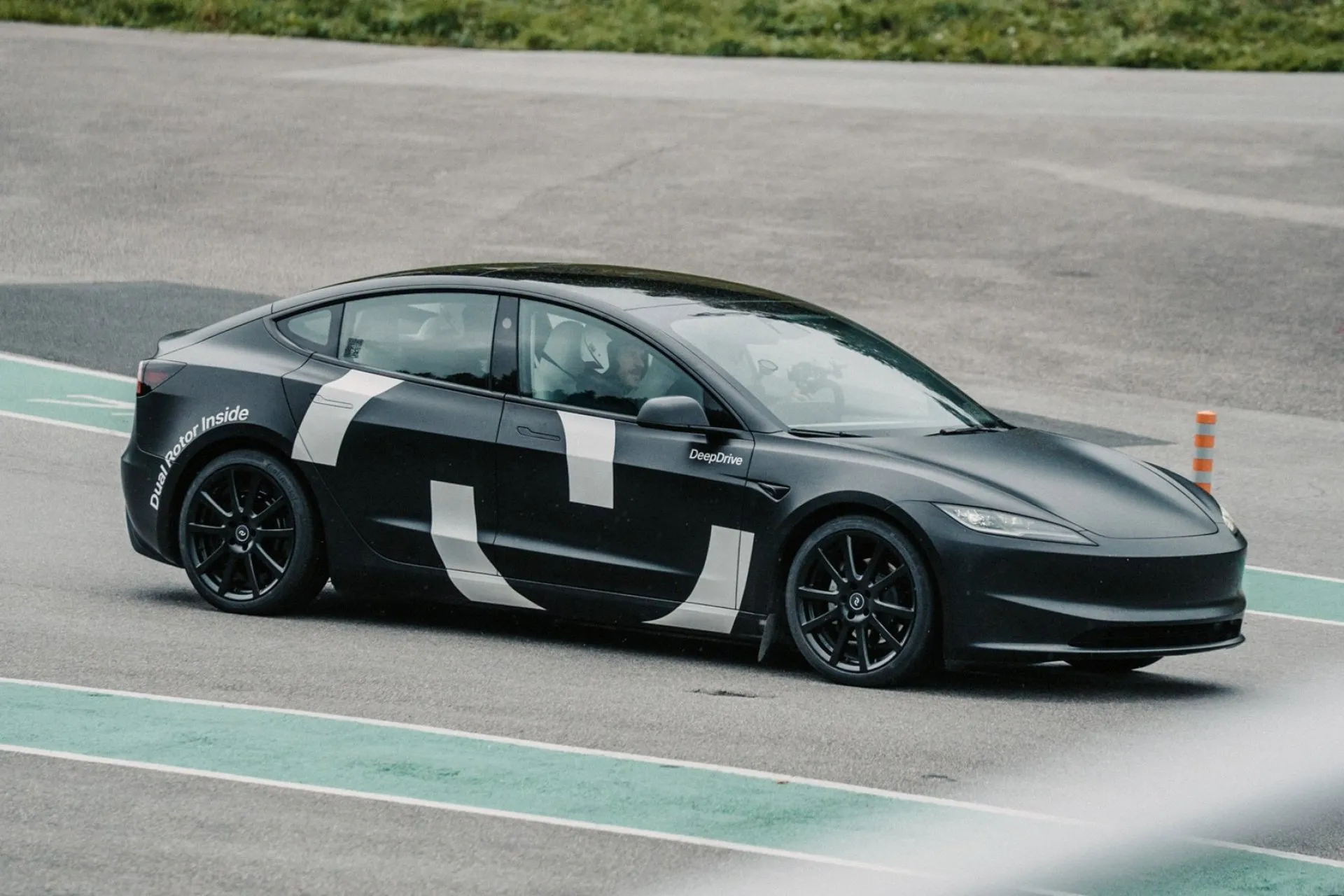 Elektrikli araçlarda verimliliği %20 artıracak çift rotorlu motor geliyor!