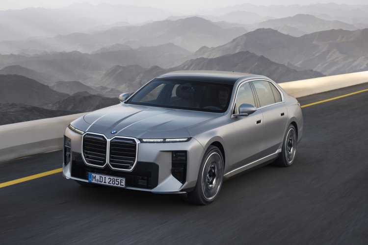 BMW i7 makyajlandı!