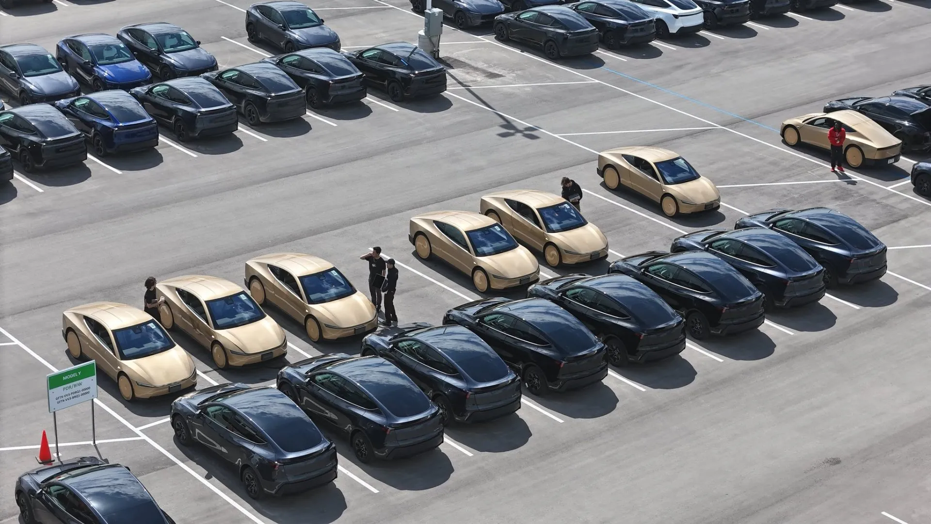 Tesla Cybercab seri üretimde!