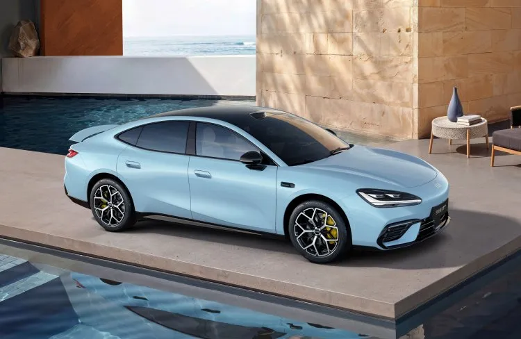 Geely'den Yeni Sedan!